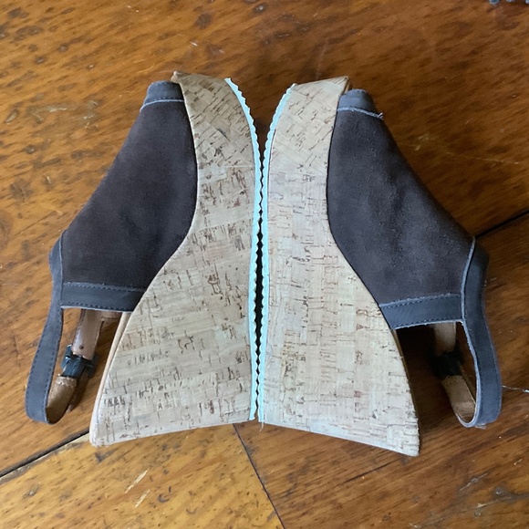 Barneys New York chocolate suede wedges size 7 - Picture 5 of 10
